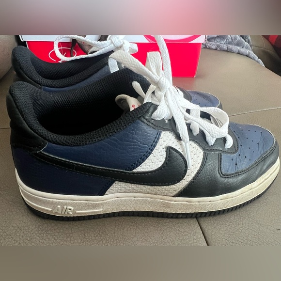 Nike air shoes-5y-boys - Picture 2 of 6